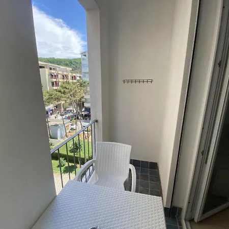 Merville 3 Apartment