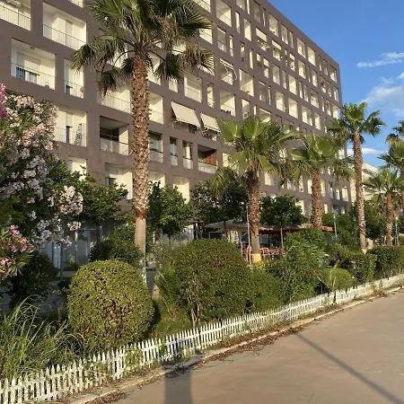 Apartament Merville 3 *